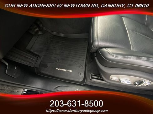 Used 2021 Porsche Macan AWD/4WD image 11
