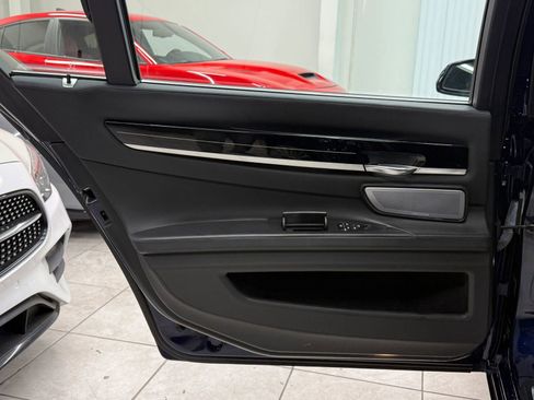 Used 2015 BMW 750Li w/ M Sport Edition RWD image 17