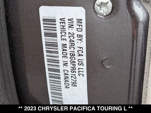 Used 2023 Chrysler Pacifica Touring-L FWD image 30