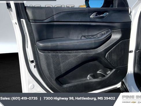 Used 2024 Jeep Grand Cherokee Altitude image 17