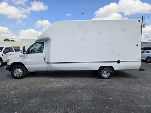 Used 2003 Ford E-350 and Econoline 350 Super Duty RWD image 5