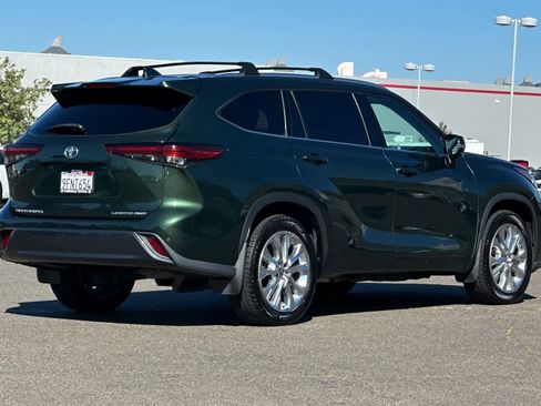 Used 2023 Toyota Highlander Limited image 2