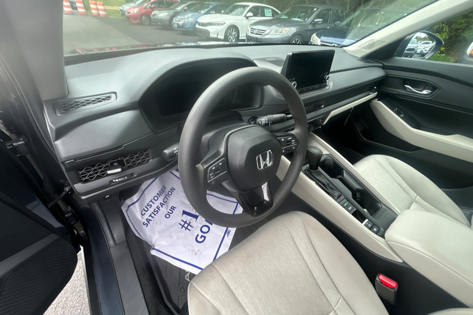 Used 2025 Honda Accord SE image 9