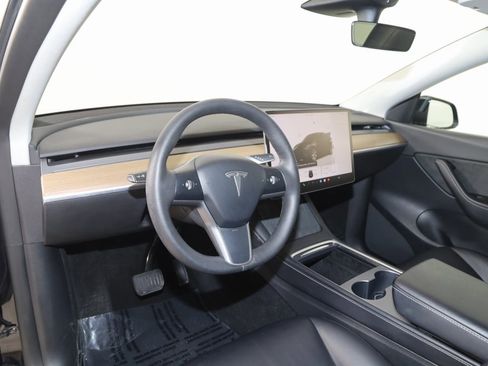 Used 2022 Tesla Model Y Long Range image 26