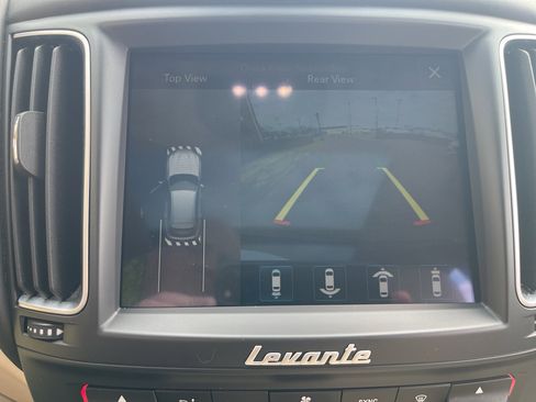 Used 2018 Maserati Levante GranLusso image 25