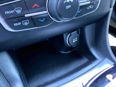 Used 2019 Dodge Charger SXT image 31