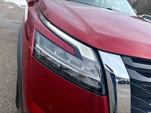 Used 2023 Nissan Pathfinder SL image 33