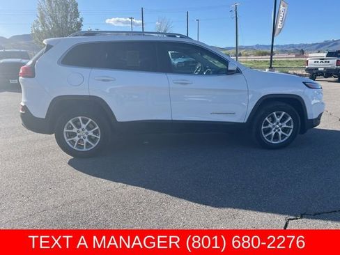Used 2017 Jeep Cherokee Latitude w/ Cold Weather Group AWD/4WD image 2