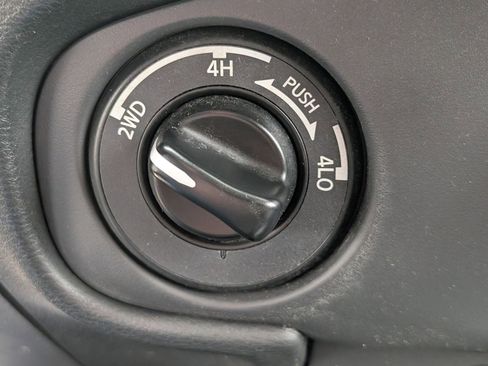 Certified 2023 Nissan Frontier SV image 18