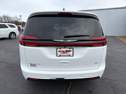 New 2026 Chrysler Pacifica Select image 7