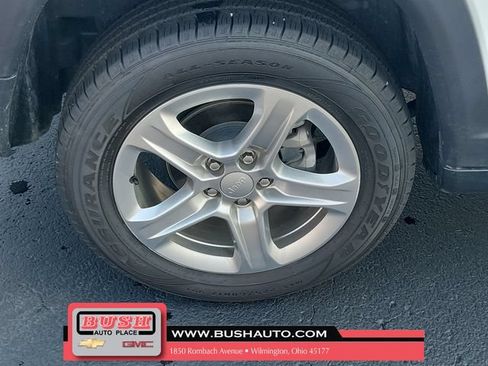 Used 2024 Jeep Compass Latitude AWD/4WD image 5