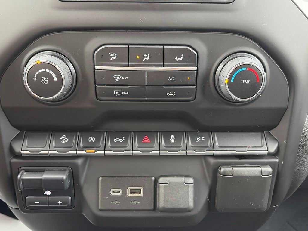Used 2022 Chevrolet Silverado 1500 Custom Trail Boss w/ Safety Confidence Package AWD/4WD image 8