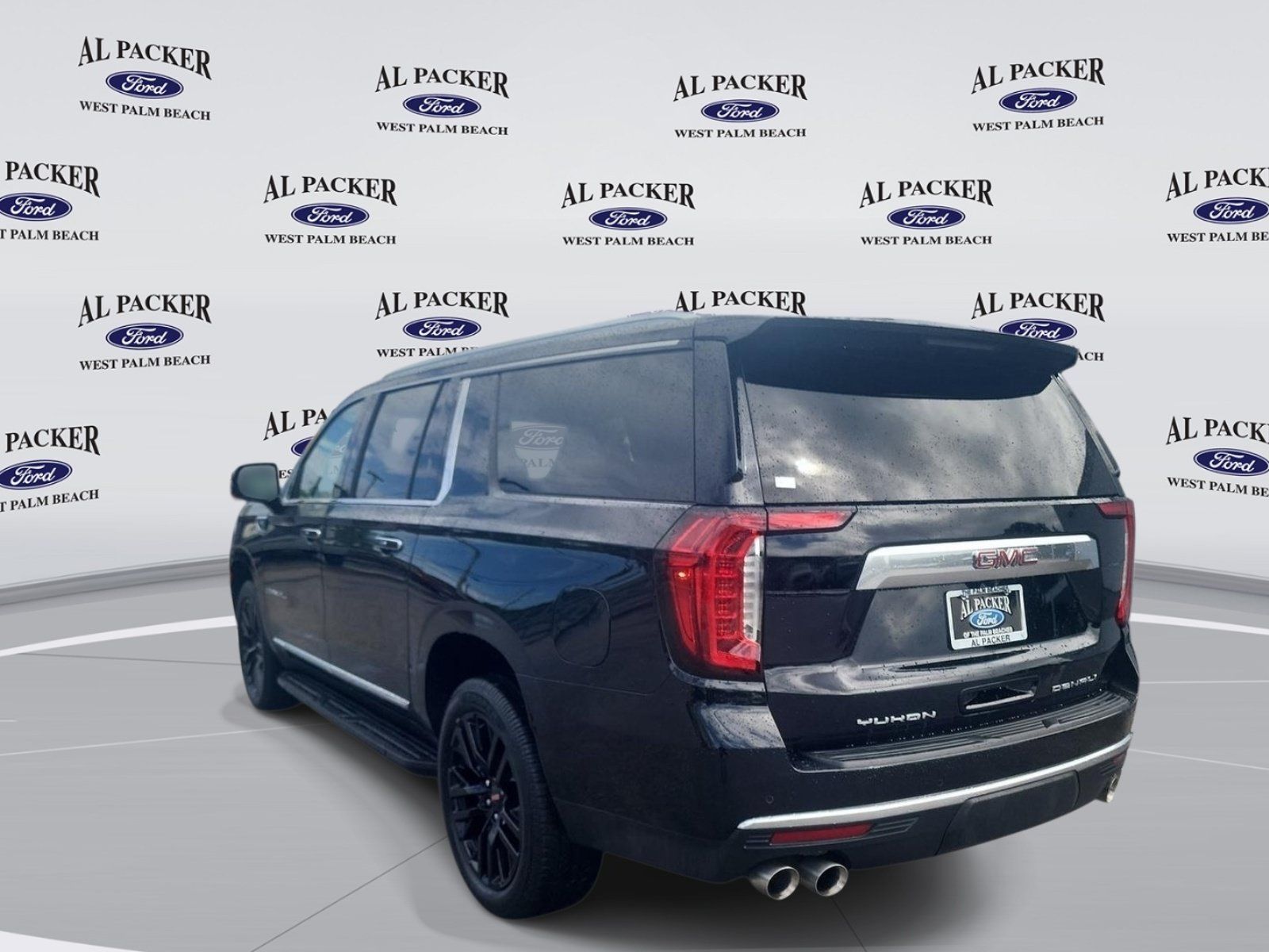 Used 2024 GMC Yukon XL Denali AWD/4WD image 3