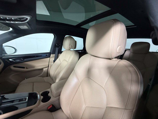 Used 2025 Porsche Macan AWD/4WD image 16