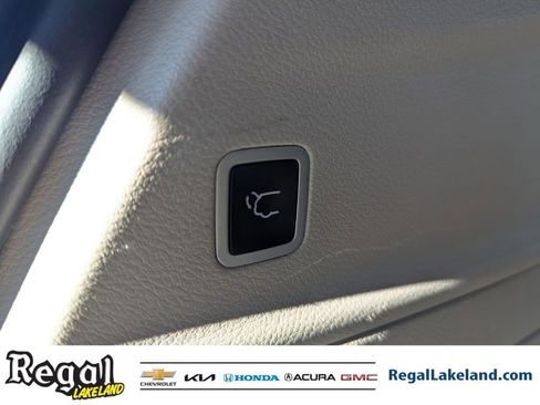 Used 2022 Chrysler Pacifica Limited image 9