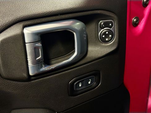 Used 2022 Jeep Wrangler Sahara image 15