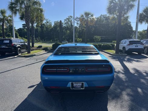 Used 2015 Dodge Challenger R/T Scat Pack RWD image 9
