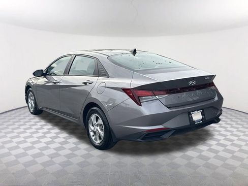 Used 2023 Hyundai Elantra SE image 7