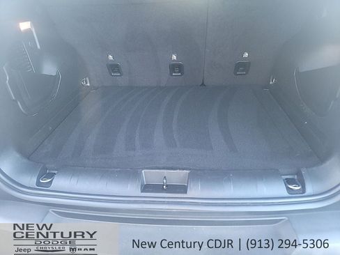 Used 2023 Jeep Renegade Latitude AWD/4WD image 13