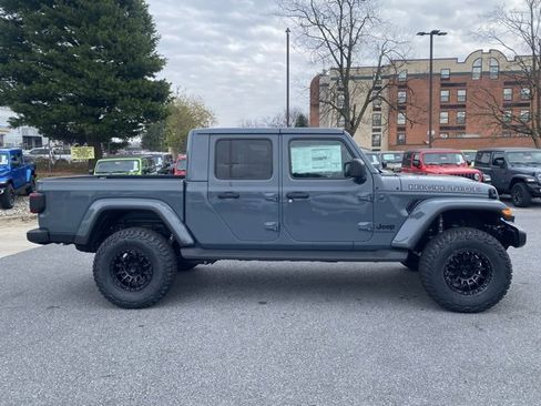 New 2025 Jeep Gladiator High Tide image 9