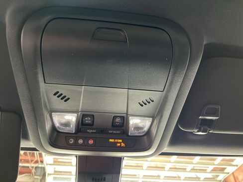Used 2023 Chevrolet Equinox RS FWD image 26