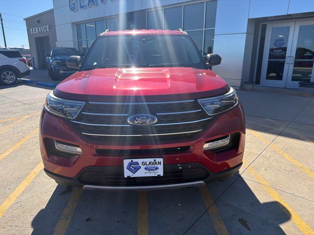 Used 2020 Ford Explorer XLT w/ Equipment Group 202A AWD/4WD image 2