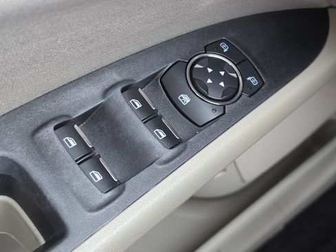 Used 2019 Ford Fusion SE FWD image 13