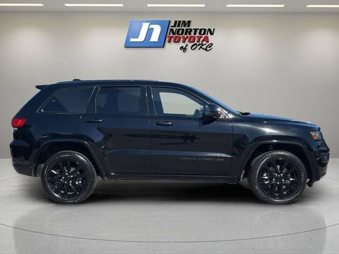 Used 2021 Jeep Grand Cherokee Laredo X AWD/4WD image 4