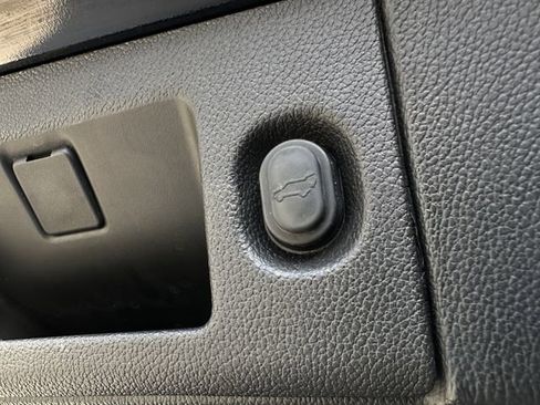 Used 2020 GMC Yukon XL Denali image 42