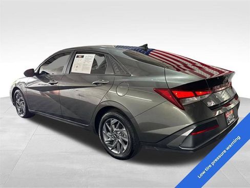 Used 2024 Hyundai Elantra SEL FWD image 7