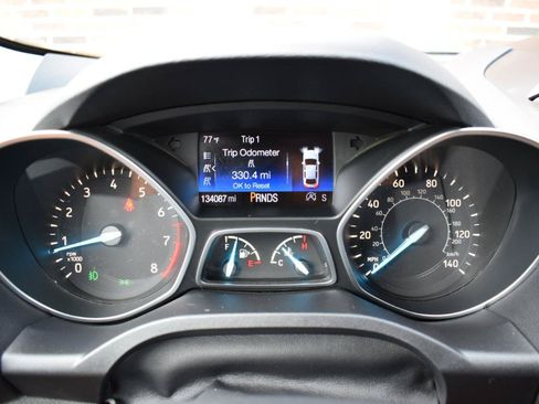 Used 2017 Ford Escape SE w/ Equipment Group 201A FWD image 17