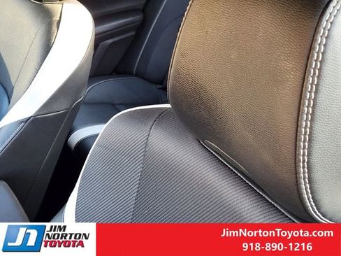 Used 2025 Toyota Camry SE image 16