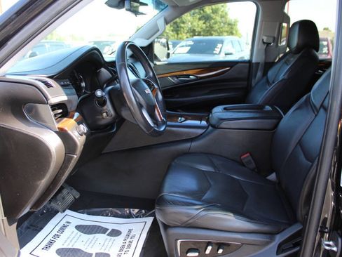 Used 2017 Cadillac Escalade Premium Luxury image 19