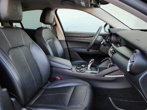 Used 2018 Alfa Romeo Stelvio Base AWD 4dr Crossover image 8