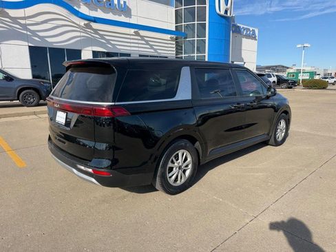 Used 2024 Kia Carnival LX image 2