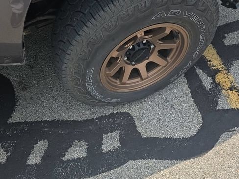 Used 2018 Toyota Tacoma SR AWD/4WD image 3
