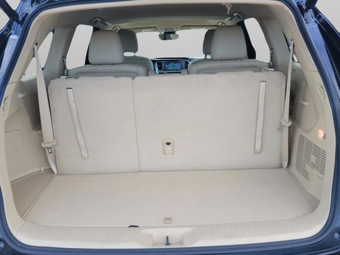 Used 2017 Toyota Highlander Limited w/ Carpet Mat Package image 9