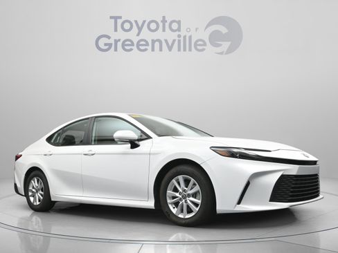 Used 2025 Toyota Camry LE w/ Convenience Package FWD image 19