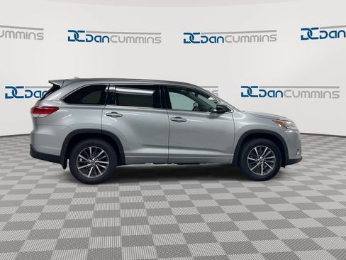 Used 2018 Toyota Highlander XLE AWD/4WD image 9