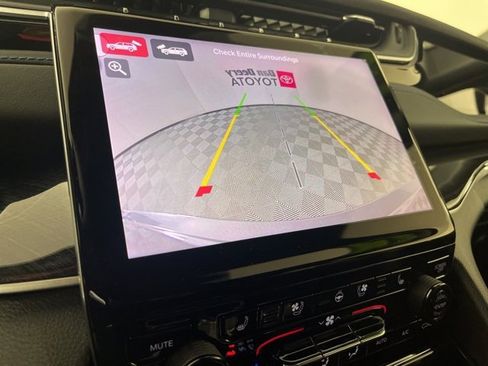 Used 2023 Jeep Grand Cherokee Trailhawk w/ Luxury Tech Group III image 14