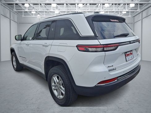 Used 2023 Jeep Grand Cherokee Laredo w/ Luxury Tech Group I image 3