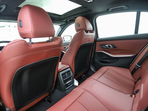 Used 2025 BMW 330i xDrive Sedan w/ Premium Package image 21