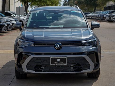 New 2025 Volkswagen Taos SE image 4