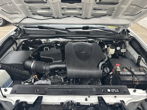 Used 2018 Toyota Tacoma TRD Sport AWD/4WD image 13