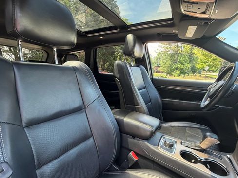 Used 2017 Jeep Grand Cherokee Limited w/ Luxury Group II AWD/4WD image 23