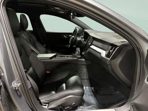 Used 2020 Volvo V60 T5 Momentum FWD image 29
