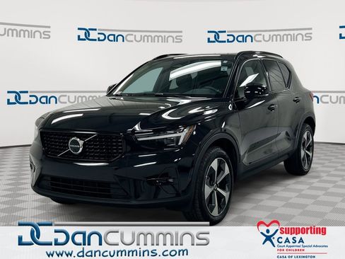 Used 2024 Volvo XC40 B5 Plus AWD/4WD image 1
