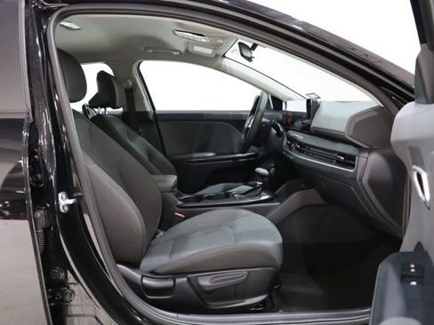 Used 2025 Kia K4 LXS image 36