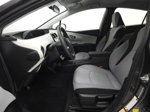 Used 2016 Toyota Prius Two FWD image 4