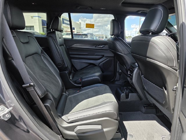 Used 2025 Jeep Grand Cherokee L Altitude AWD/4WD image 31